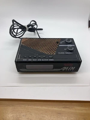 Radio reloj despertador marca Electro vintage - AM FM Foto 1 de 3