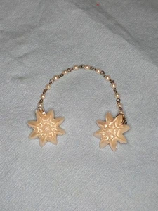 Vintage Pullover Clip weiß Gänseblümchen Florak Design Kunstperlen Stahlkette - Bild 1 von 8