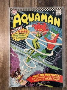 DC Comics Aquaman incontra la cacciatrice fumetto aprile 1966 #26 - Foto 1 di 6