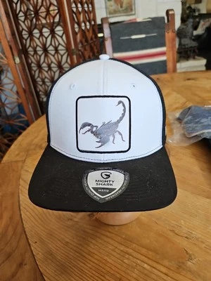 Новый без ярлыка черный белый МОГУЧАЯ АКУЛА Скорпион сетки шляпа регулируемый - Изображение 1 из 4