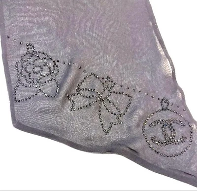 Bufanda larga rectangular vintage con etiquetas con logotipo de Chanel estrás Foto 1 de 4