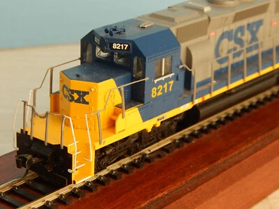 Bachmann 60903 HO CSX SD40-2 Diesel Locomotive Road #8217 DCC - Image 1 of 4