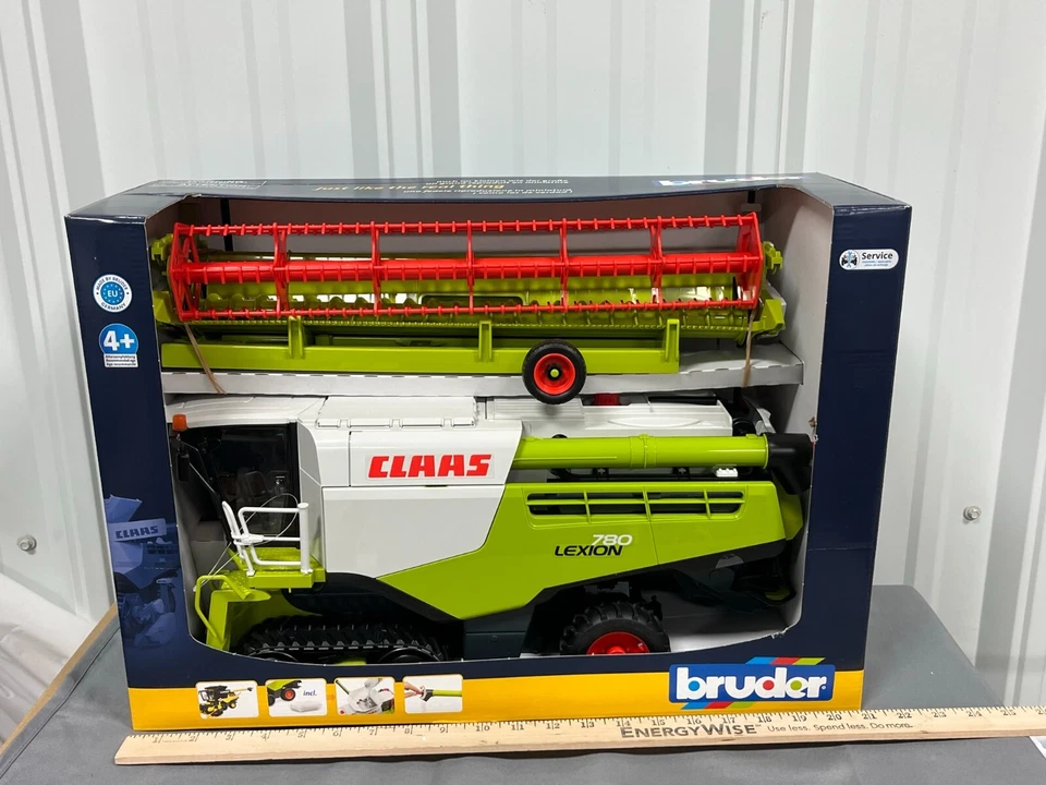 CLAAS Lexion 780 Bruder COMBINE 1:16 Scale NIB w/ Grain Head and Trailer GREEN - Image 1 of 4
