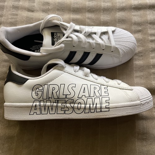Adidas taglia 6 Superstar bianche basse iridescenti Le ragazze sono fantastiche
