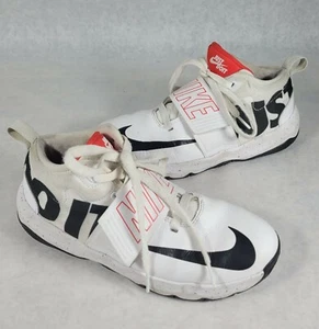 Nike Team Hustle AQ9977 Jungen Größe 5,5Y Basketballschuh Sneaker weiß Just Do It - Bild 1 von 8