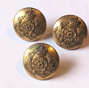 3 Original WW1 Derbyshire Yeomanry KC Brass Buttons 23mm - Foto 1 di 3