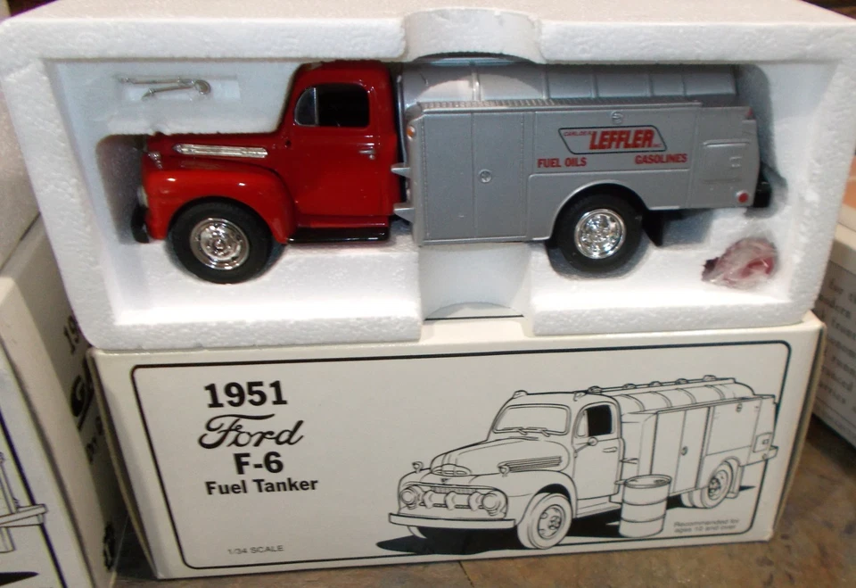 Camión cisterna Ford F-6 1951 Carlos Leffler primera marcha Foto 1 de 1