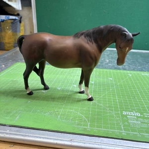BESWICK BRAUN MATT PFERDE FIGUR MIT BESCHÄDIGUNG - Bild 1 von 13