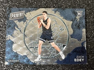2024-25 Panini Player of the Day #ZE Zach Edey Splash Silver Vinyl RC #/10 - Bild 1 von 5