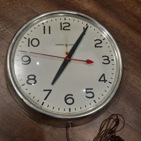 Vintage General Electric GE Red Eye School Office Industrial Wall Clock Working Cover