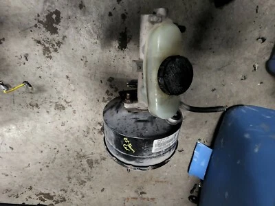 1998-1999-00-01-2002 LINCOLN TOWN CAR BRAKE BOOSTER MASTER CYLINDER 1W13-2005-AD - Image 1 of 2
