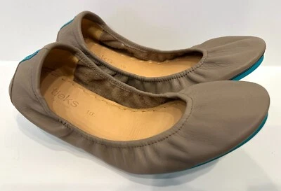 NOVO EM FOLHA TIEKS POR GAVRIELI SAPATOS BAIXOS DE BALÉ DE COURO TAUPE FEMININO TAMANHO 10 - Imagem 1 de 4