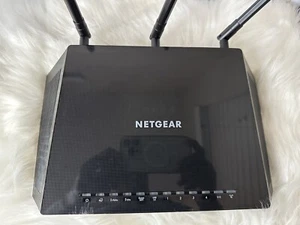 NETGEAR R6700v3 Nighthawk AC1750 Smart WiFi Router - Afbeelding 1 van 5