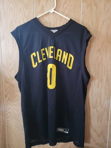 Cleveland Cavaliers Jersey. Kevin Love l. Size L Cover