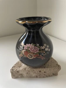 Asian Oriental Black Vase Lacquered Flowers Peonies On Wagon Bulb Shaped Taiwan - Picture 1 of 10