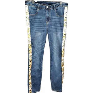 Frank Lyman Woman's Size 8 Animal Print Slim Straight Jeans Mob Wife - Picture 1 of 5