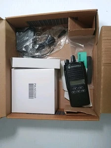 Nowe OEM CP185 UHF AAH03RDF8AA7AN Motorola 435-480 MHz Radio 4W 16CH - Zdjęcie 1 z 5