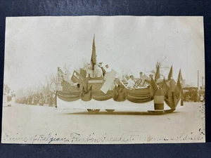 Postcard Parade Car Ruins of Belgian Float Welcome Soldiers . - Picture 1 of 3