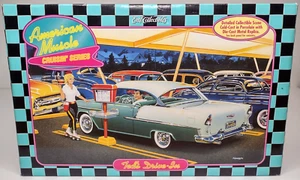 Ertl American Muscle Cruisin Series "Teds Drive In" 1:18 Diecast Model Car Scene - Imagen 1 de 12