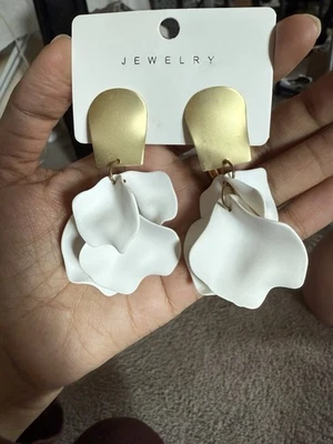 White flower earrings ,large Wedding Bridal  , Petal earings, Bug - Image 1 of 4