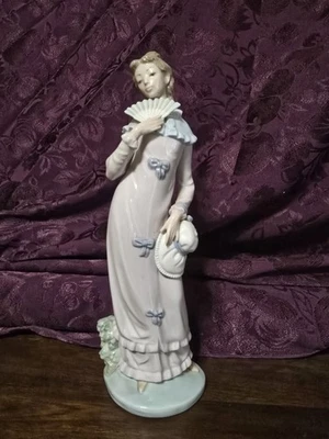 Nao By Lladro Lady With Fan - Image 1 of 2