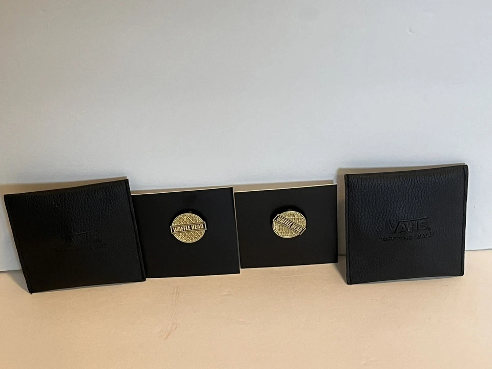 Vans Family Pin Waffle Head Gold Off The Wall Classic