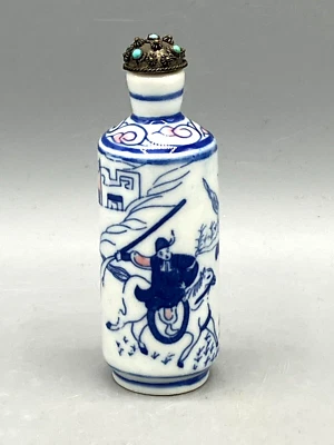 Antigua botella de tabaco china de porcelana azul y blanca de finales de la dinastía Qing Foto 1 de 4