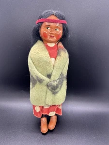 Vintage 9,5" Skookum Bully buona bambola indiana nativi americani 1951 rosso a pois - Foto 1 di 17