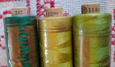 3 rotoli di filati da cucito verdi, Ackermann DOMINATOR, 500 metri ciascuno, cotone #059 - Immagine 1 di 3