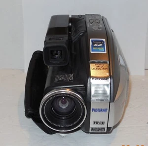 Panasonic PV-L452D Compact VHS-C Video Movie Camera Camcorder PARTS OR REPAIR - Picture 1 of 7
