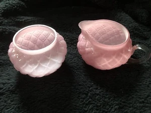 Consulates Glass Quilted Pink - Picture 1 of 9