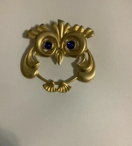 Owl Gold Tone Brooch with Blue Rhinestone Eyes 3 in x 2.5 in Stunning - Picture 1 of 3