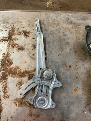 Driver Left Rear Window Regulator Track Fits 12-19 Nissan Versa manual — 第 1/3 张图片