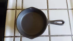 Vintage LODGE #3 SK D 6” CAST IRON Skillet 3 Notch MADE IN USA - Picture 1 of 5