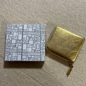 COMME des GARCONS CDG Dorado Doble Plegable Cartera Estuche Bolsa Mujer Unisex - Imagen 1 de 7