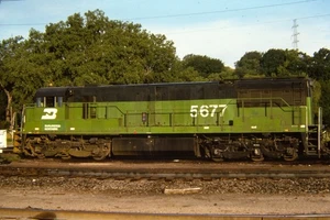 BN BURLINGTON NORTHERN 5677 OMAHA 1978 KODACHROME TRAIN SLIDE - Picture 1 of 1