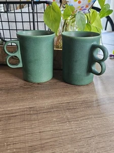 Juego de 2 tazas Bennington Pottery Trigger mango verde mate 1340 Cabincore EE. UU. - Imagen 1 de 7