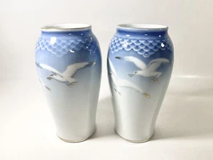 2x Bing & Grondahl Copenhagen Seagull Gold Rim Vase Set 678 - Picture 1 of 7