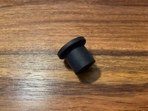 Range Rover Sport L320 3.6TDV8 NEW GENUINE dipstick tube grommet LR007738 6I7 - Picture 1 of 4