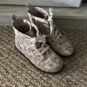 Cat & Jack Size 12 Little Girls floral print ankle boots - Picture 1 of 5