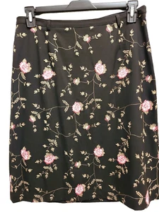 A-Linien-Rock Größe 10 Karen Kane schwarz geblümt mit rosa bestickten Blumen - Bild 1 von 4