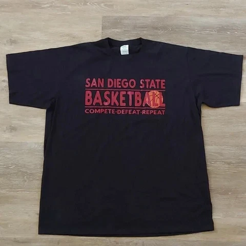 NWOT San Diego State Basketball Graphic T-Shirt Size 2XL Cover