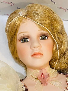 Bambola porcellana "Sage" bellissima/bionda vintage casa dell'anatra cimelio 43/5000 - Foto 1 di 21