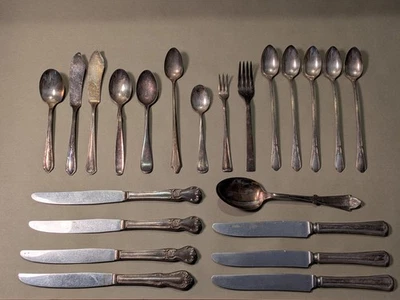 DE COLECCIÓN ANTIGUO Mayormente CUBIERTOS CUBIERTOS CUBIERTOS CUBIERTOS Lote de 22 Piezas Artesanía Foto 1 de 4