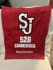 ASCIUGAMANO RALLY ST JOHNS BASKET RED STORM SGA LOU CARNESECCA 526 QUEENS NY MSG - Foto 1 di 6