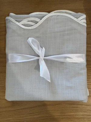 "Cortina de ducha West Elm ondulada gris escarcha 74""x74"" algodón ondulado borde blanco OB Foto 1 de 3