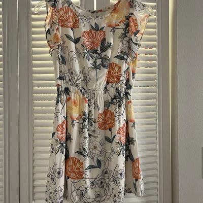 Gap Kids Girls Floral Romper Size 1. Spring/Summer. Coquette. Flutter Sleeves - Image 1 of 4