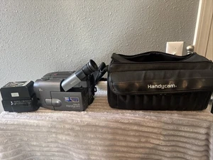 Vintage Sony Handycam Video 8 CCD-TRV30 Camcorder Tested! Needs New Battery - Picture 1 of 17