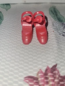 Zapatos de tacón con correa al tobillo Barbie Superstar de colección blandos con tiras rojas  - Imagen 1 de 4