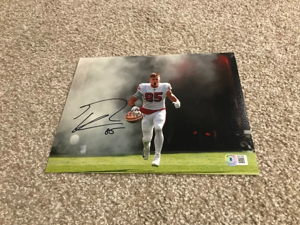 Foto autografiada firmada por George Kittle de 8x10 49ERS ENTRADA DE HUMO BAS BECKETT A Foto 1 de 1
